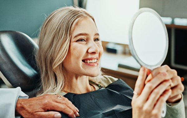 Benefits Of Dental Implants Compared With Traditional Dentures